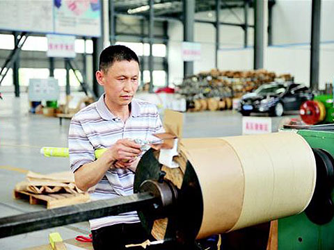 甘肃绕线能手：电力变压器心脏的制造者